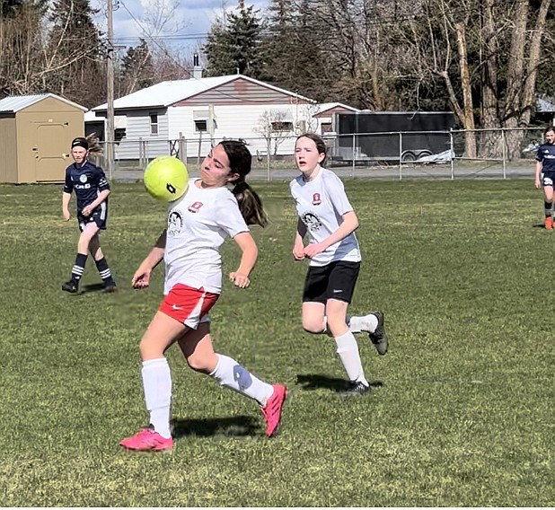 Photo by JULIE SPEELMAN
The Thorns North FC 11 Girls soccer team beat the Spokane Sounders 1-0 on Saturday morning at the Canfield Sports Complex, on a goal by Gracie McVey. Pictured is Jillian Speelman with the ball, and Alex Keating watching from behind.
