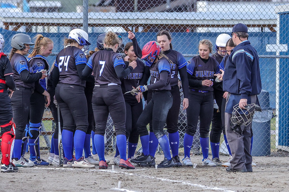 The team celebrates Aspen Dawson's second grand slam in two week. (JP Edge photo)