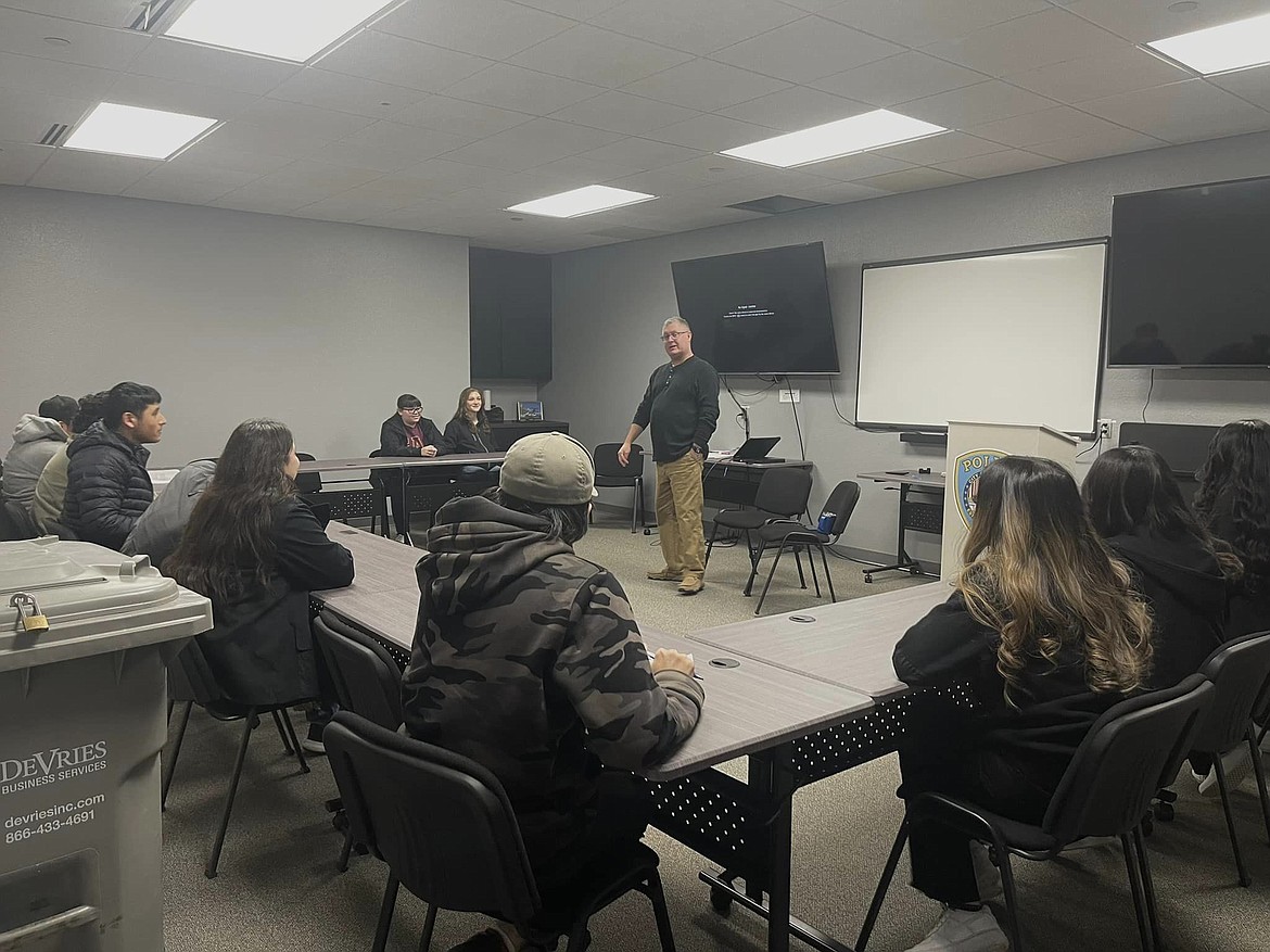 Othello Police Chief Phil Schenck, center, talks with Othello High School students. Schenck said it was classes like this that prompted his interest in being a teacher.