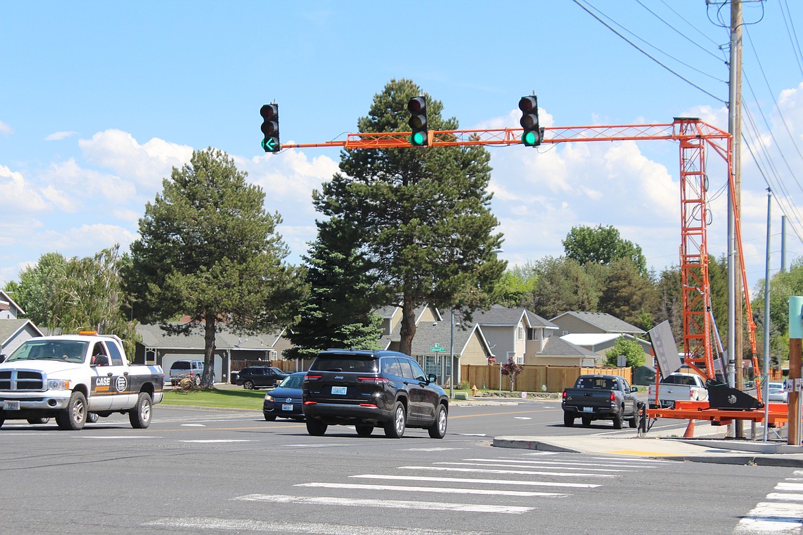 Cars and trucks go through the intersection at State Route 17 and East Nelson Road, governed by a temporary traffic light. A permanent replacement will be installed this week.