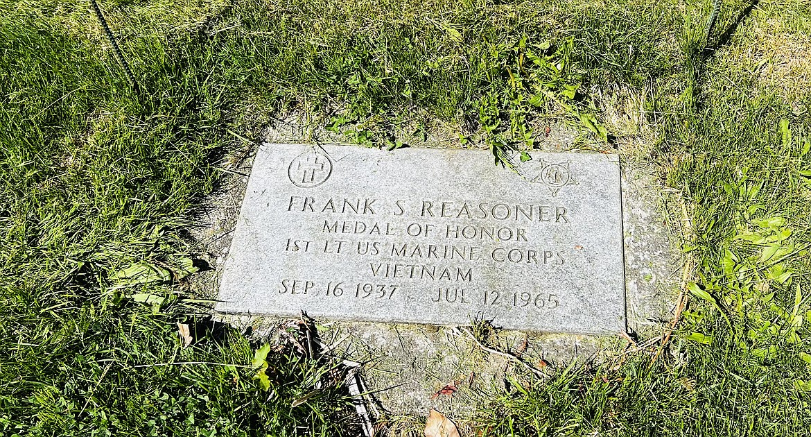 First Lieutenant Frank S. Reasoner's headstone in Kellogg's Greenwood Cemetery.