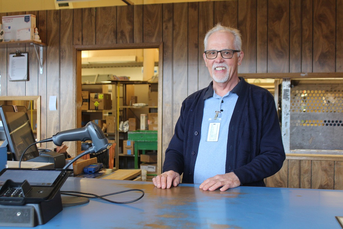 Post Office Clerk Retires After 30 Years Columbia Basin Herald   PO Clerk Retires 2 T1170.JPG