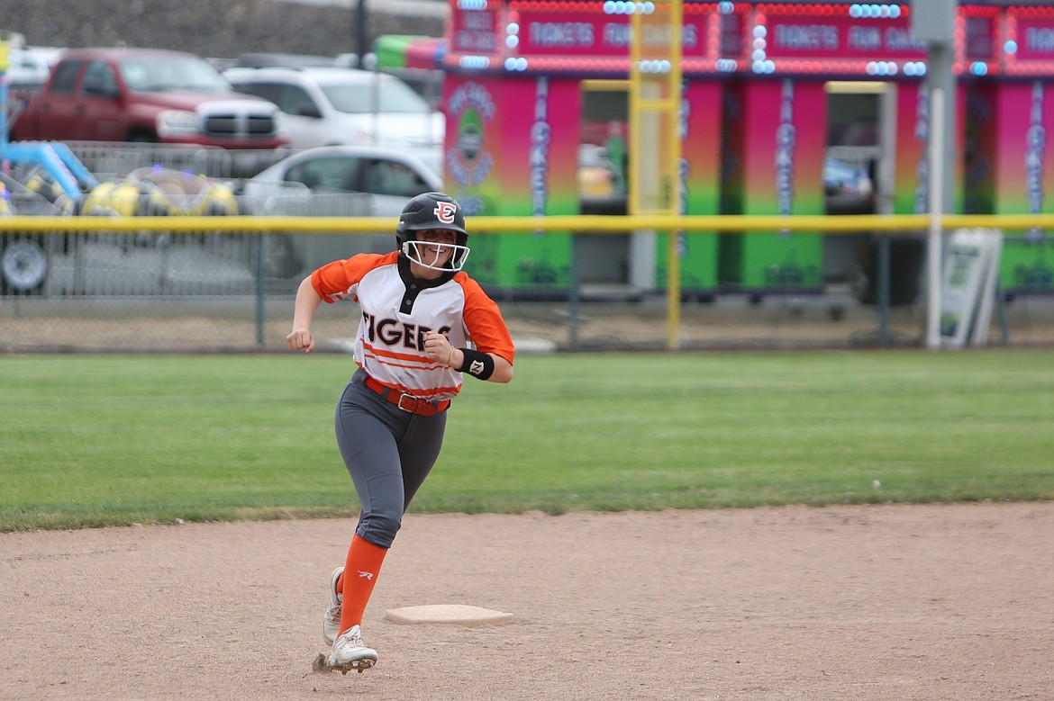 The Ephrata Tigers ended the season with a 16-6 record, losing to East Valley (Yakima) in the consolation final of the Central Washington Athletic Conference district tournament.