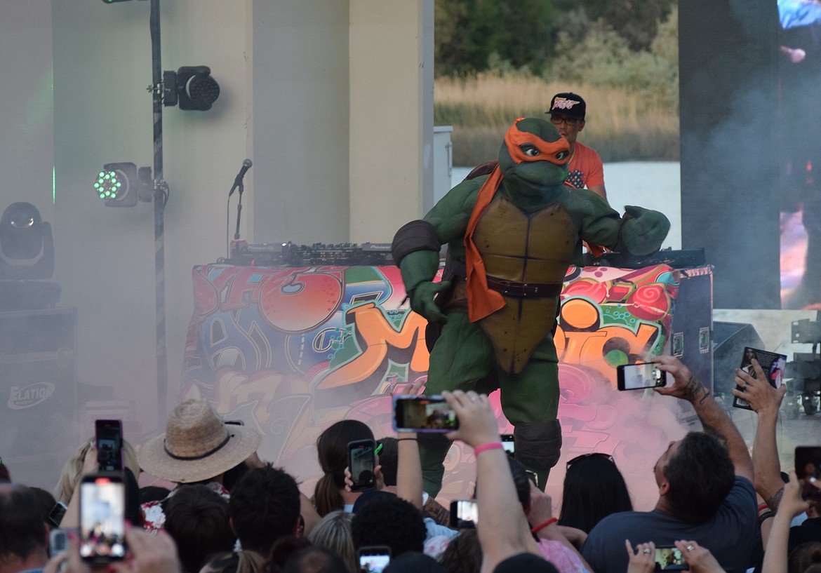 Michelangelo – one of the Teenage Mutant Ninja Turtles – performed with Vanilla Ice throughout his set after coming onstage for the performance of Ice’s song, “Ninja Rap.” That song was performed for the Turtles’ second feature film.