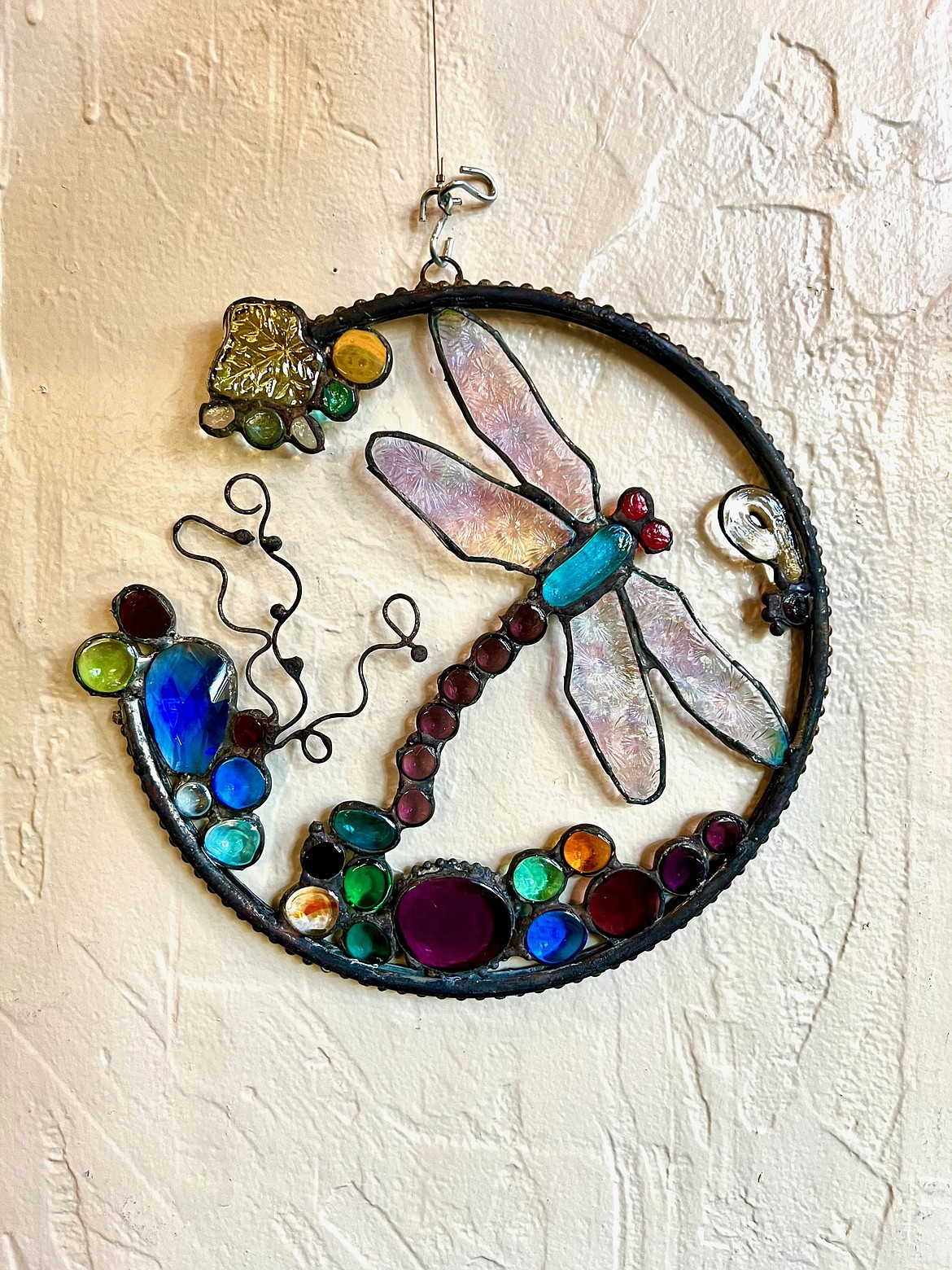 Artist Patricia Barkley will instruct students on the art of making glass dragonflies at POAC’s Joyce Dillon Studio on Saturday, June 24 from 1 p.m. to 5 p.m.