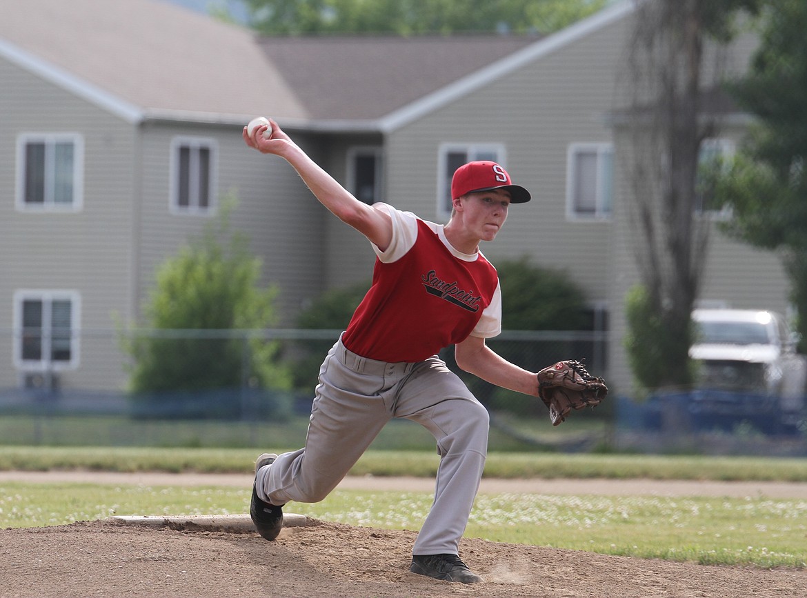 Karsen Garvin gets ready to release a fastball for the Juniors Red.
