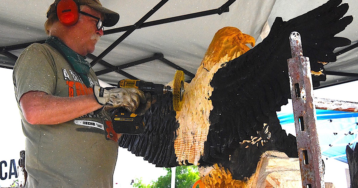 Crowds rally for Chainsaw Carving Rendezvous Lake County Leader