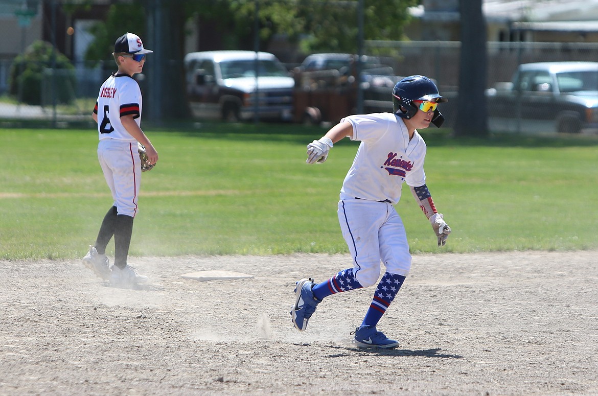 A baserunner for the 12U Kennewick Americans runs to third base against Snohomish.