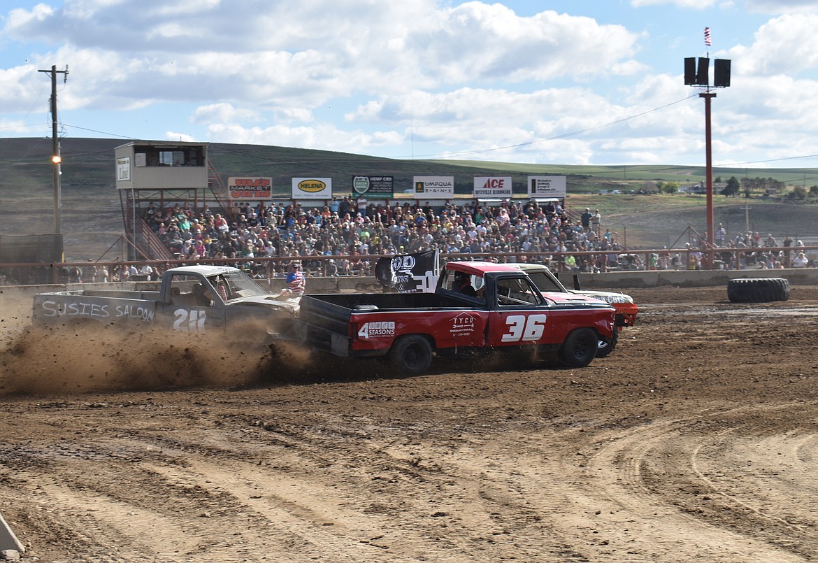 Between combine battles, there were more conventional – but no less impactful – races for pickups, cars and grain trucks.