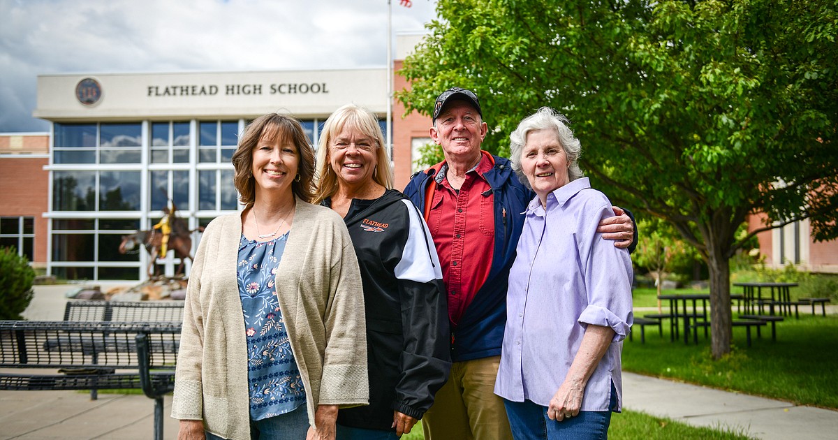 Former classmates dedicate memorial tree, plan for 50th reunion - Vimarsana News