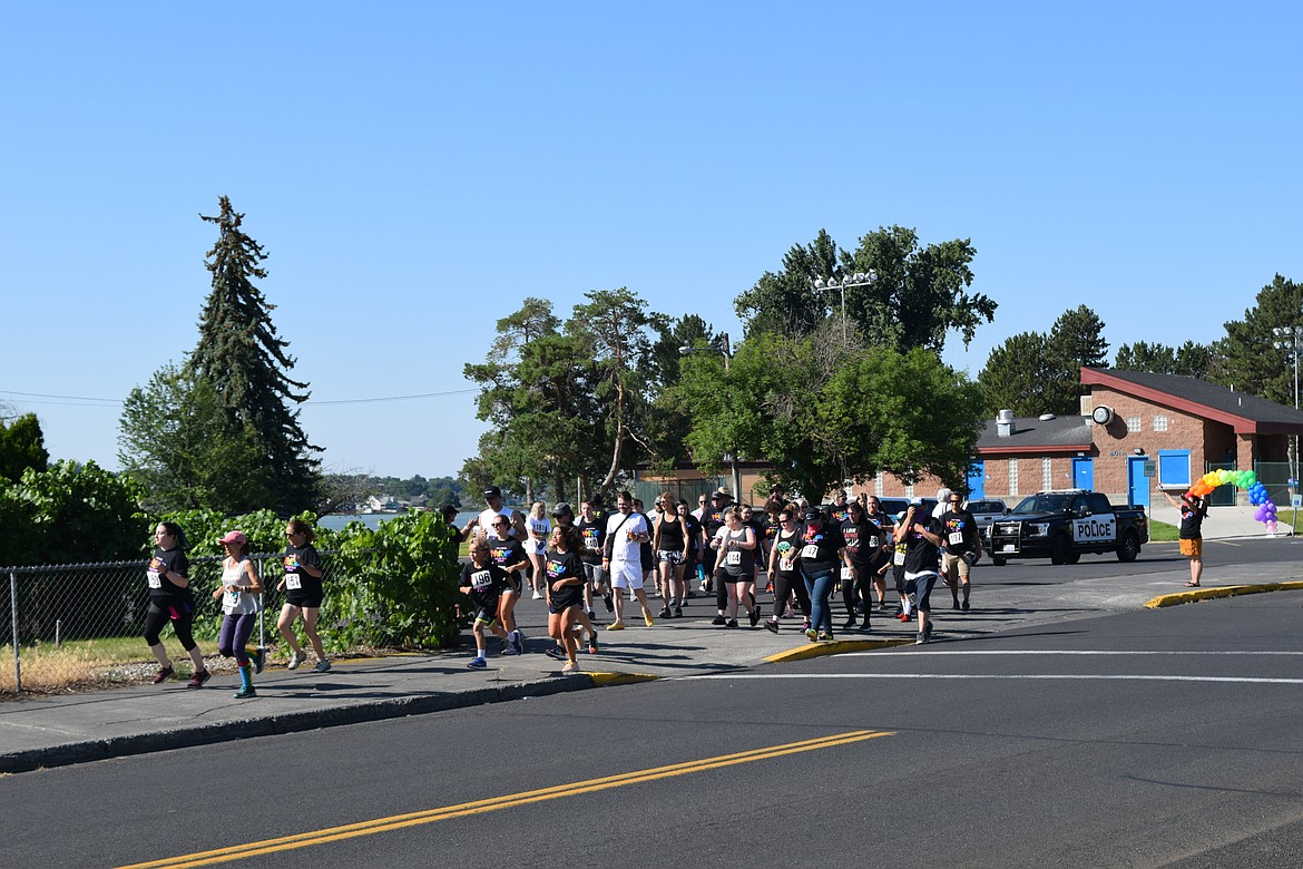 With the wave of a flag, runners were off to the races at the start of the run’s five-kilometer loop down Fifth Avenue, South Pioneer Way, and eventually back to Fifth from South Division Street.