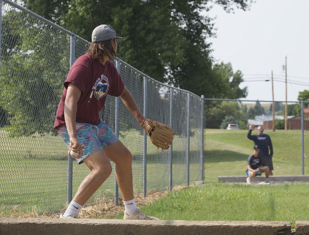 Landon Pablo winds up a pitch in the Mariners' bullpen at O'Malley Park. (Max Dupras/Leader)