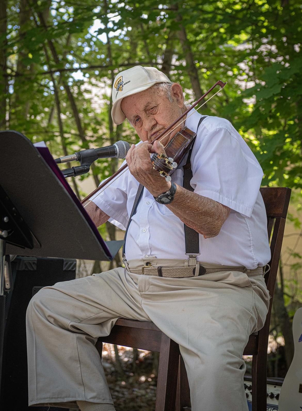 Thompson Falls resident Bob Sink jams on a fiddle. (Tracy Scott/Valley Press)
