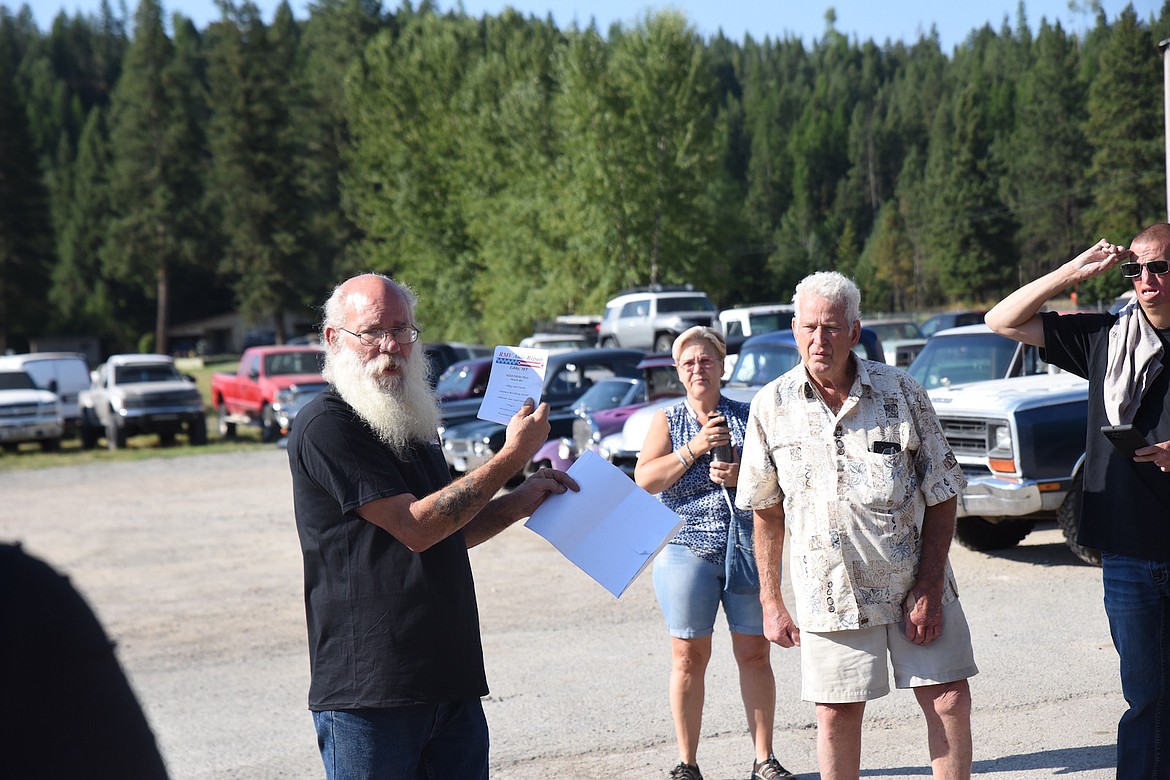 Steve Voss gives instructions before the 2023 Raven Run in Libby on Saturday, July 29. (Scott Shindledecker/The Western News)