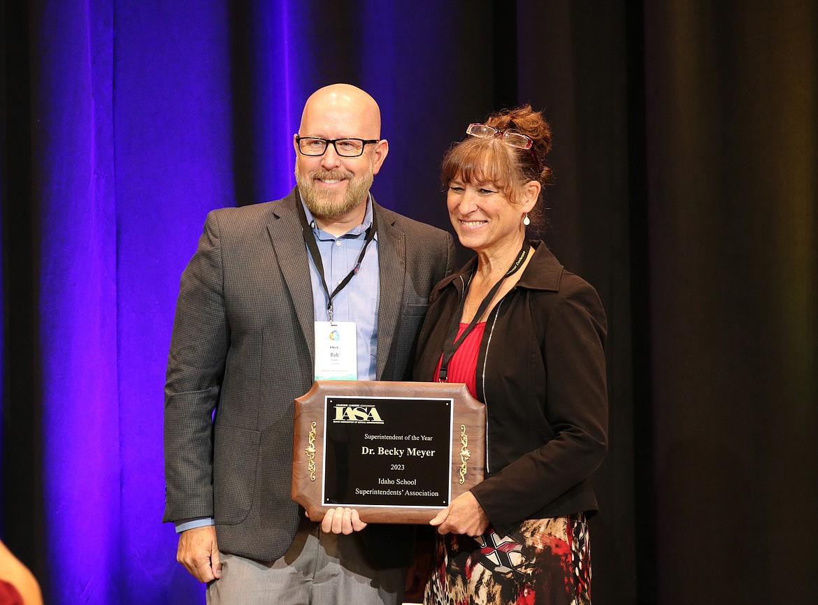 Rob Sauer, Idaho's 2021 Superintendent of the Year, presents Meyer with her award