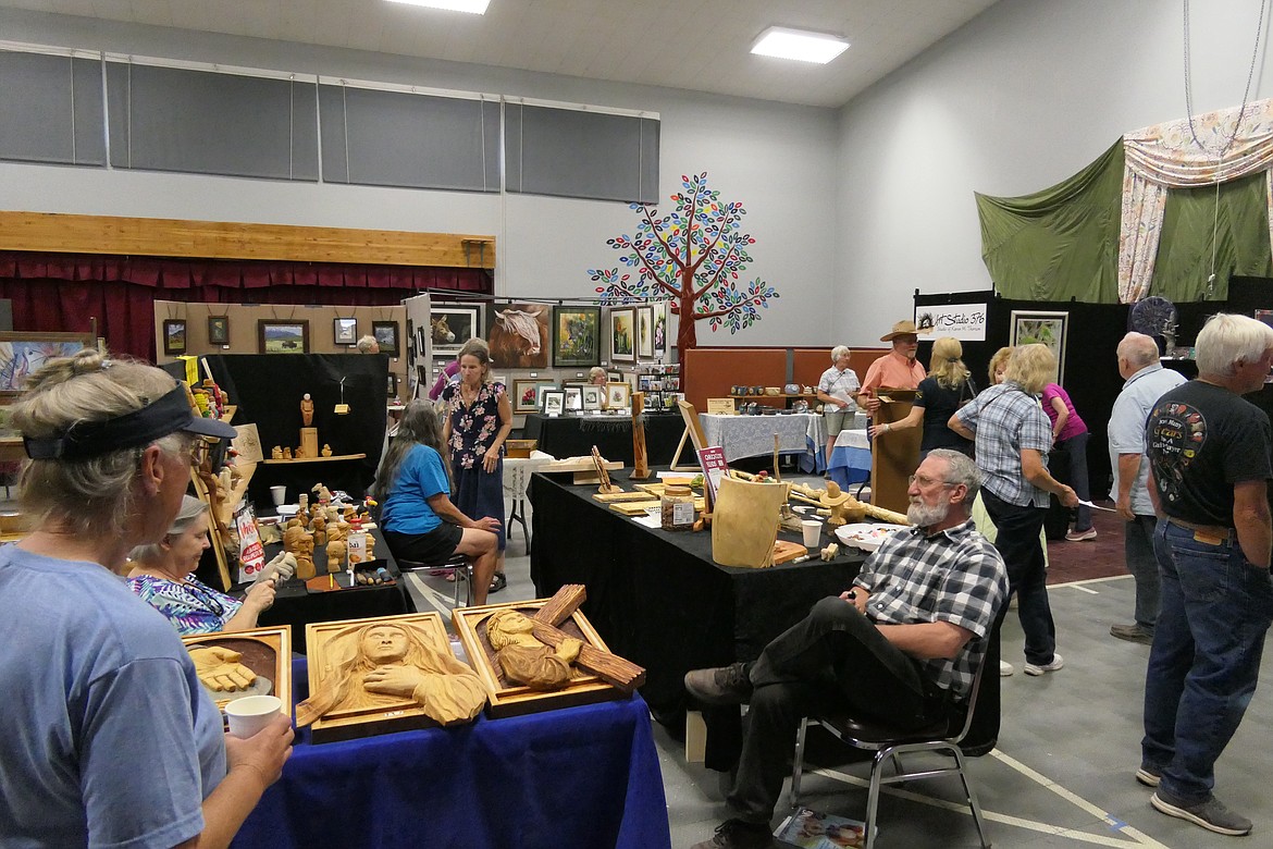 Exhibitors and visitors filled the gym this past weekend during the Artists in Paradise exhibition and sale at the Paradise Center. (Chuck Bandel/VP-MI)