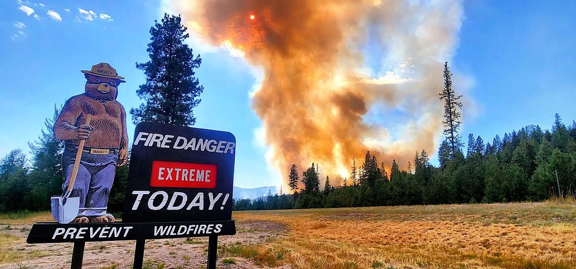 The sign and the smoke say it all at the Gravel Pit Fire Friday, Aug. 4. (Photo courtesy Lincoln County Sheriff's Office Deputy Andrew Smith)