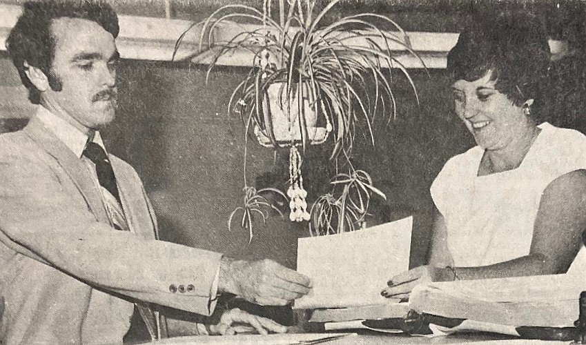 Glen Walker, shown with courthouse clerk Sue Jacklin, joins 1978 prosecutor's race as an Independent.