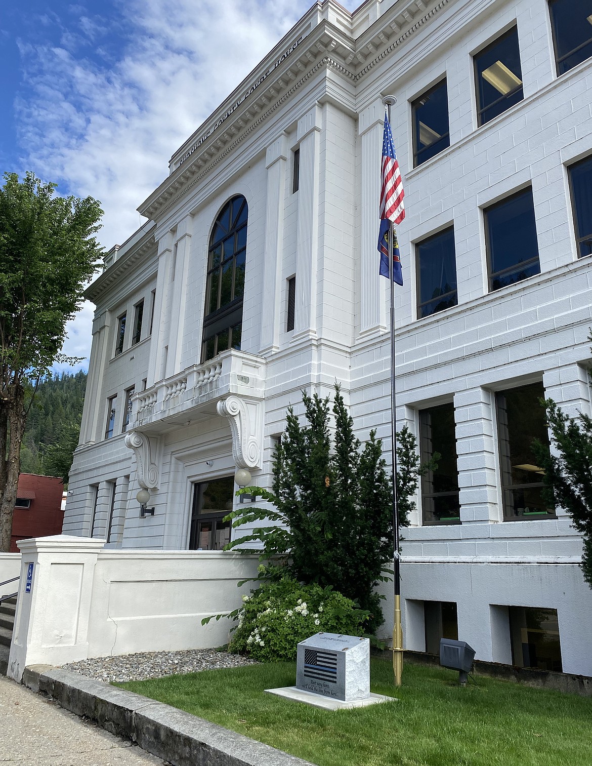 Fallen Shoshone County police officers John Farris and Chuck Ashton were honored with the dedication of a memorial marker Thursday, August 17 outside the Shoshone County Courthouse.