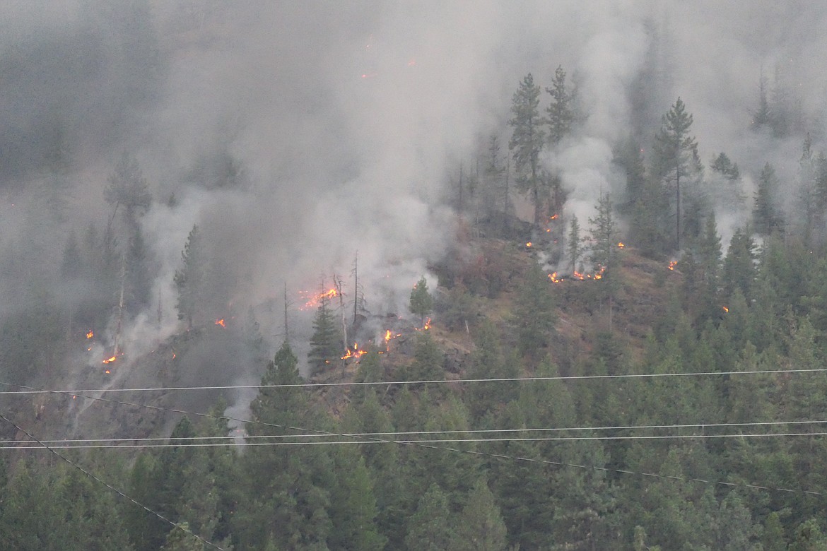 Flames from the River Road East Fire dot the mountain slopes on the edge of Paradise Saturday morning. (Chuck Bandel/VP-MI)