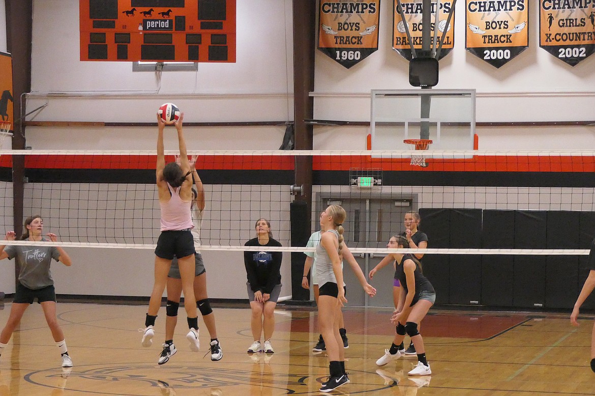 The Plains Trotters work on up front drills during a recent preseason practice. (Chuck Bandel/VP-MI)