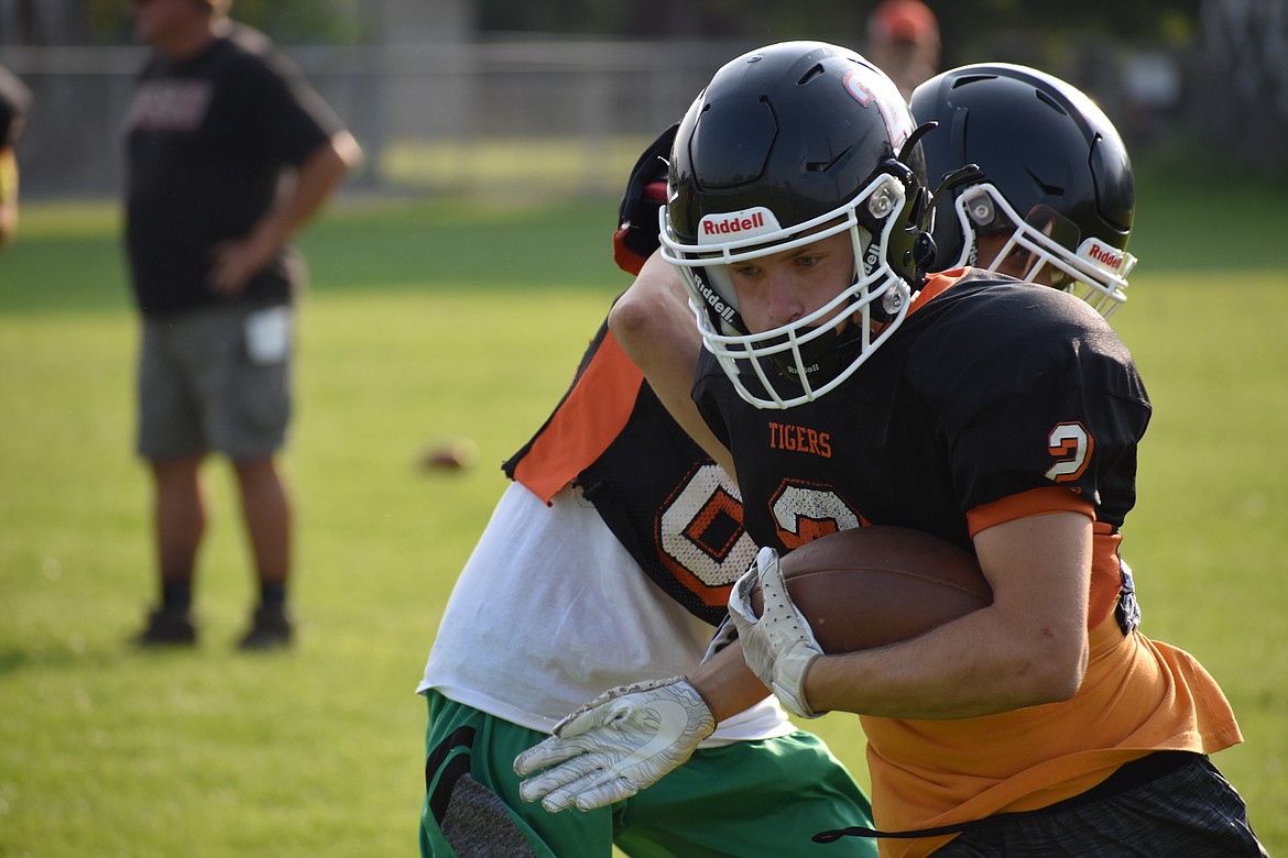 Ephrata junior Llandon Ahmann, foreground, runs upfield during a Tiger practice.