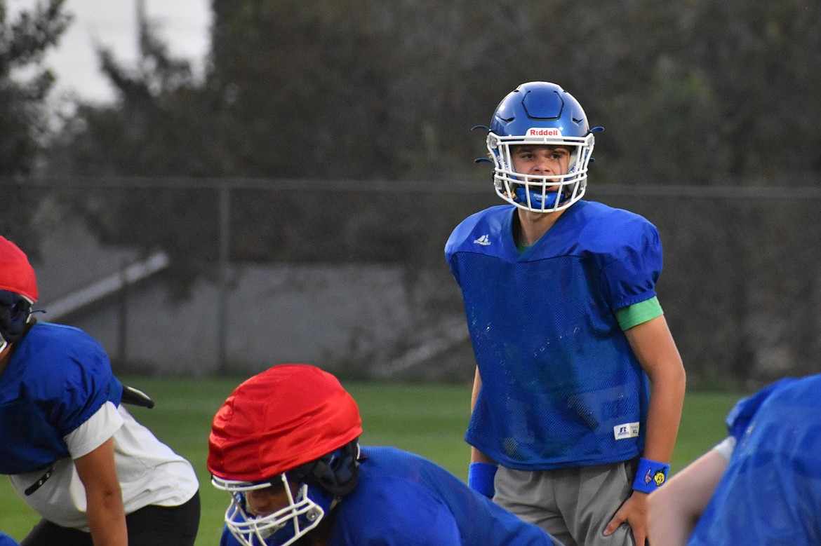 Warden quarterback Kam Jensen stands under center during a Cougar practice on Aug. 24.