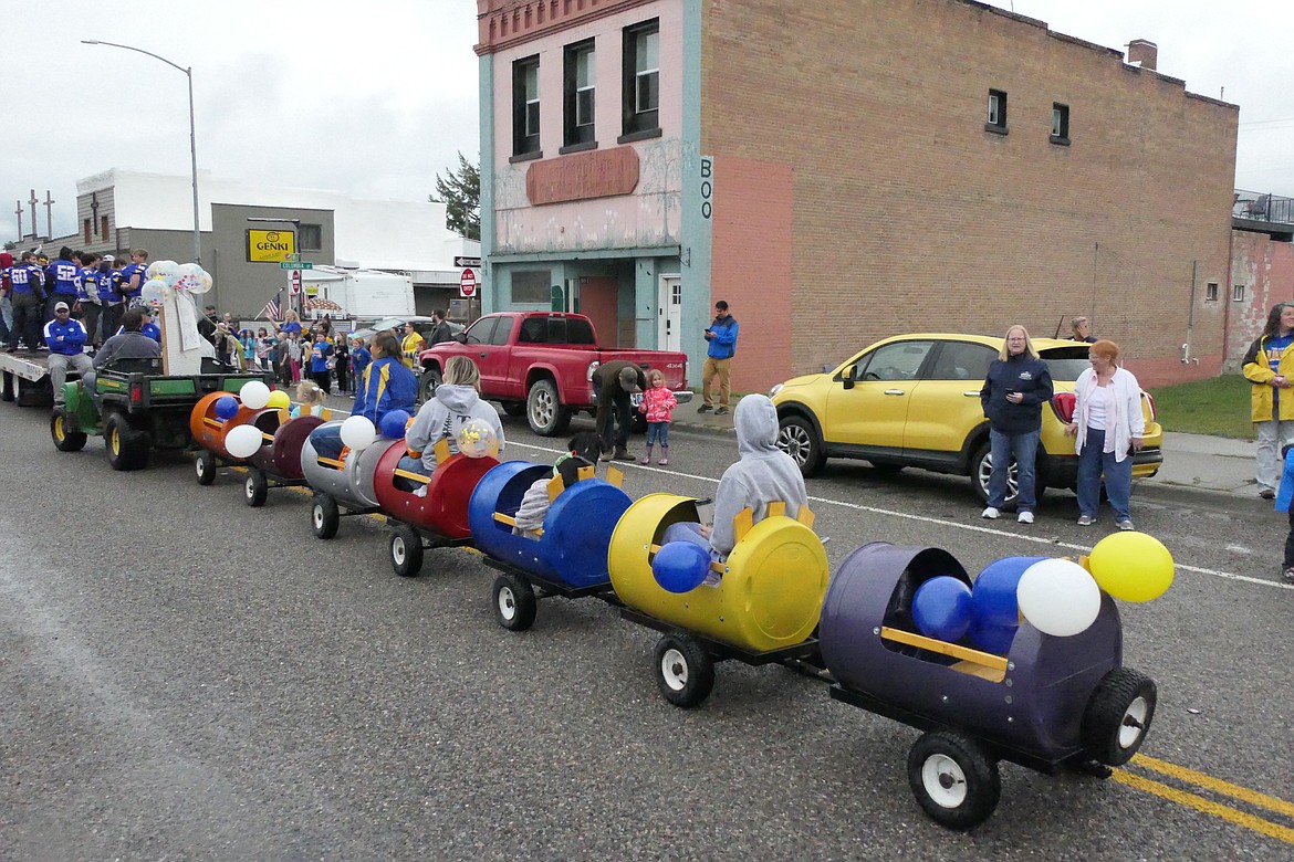 Thompson Falls High School celebrates homecoming with a parade through town. (Chuck Bandel/MI_VP)