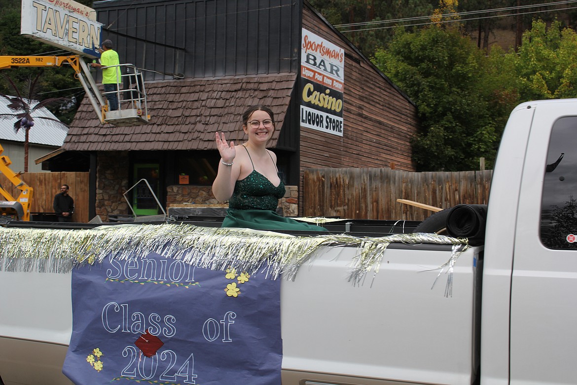 The senior class float in the Alberton homecoming parade. (Monte Turner/Mineral Independent)