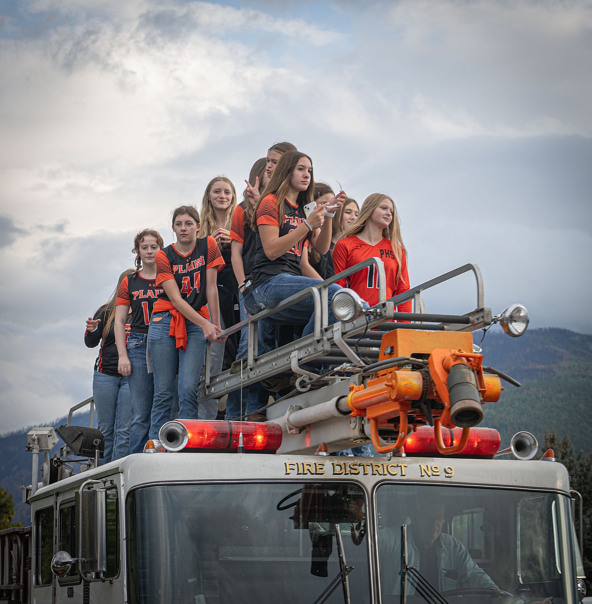 Members of the Plains volleyball team celebrate homecoming in the parade. (Tracy Scott/Valley Press)