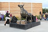 New mascot statue unveiled at Moses Lake High School