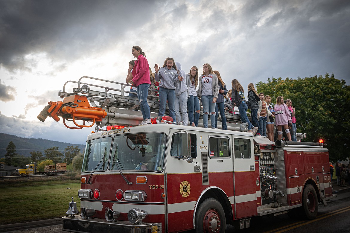 Plains students ride on a firetruck during the Plains homecoming parade. (Tracy Scott/Valley Press)