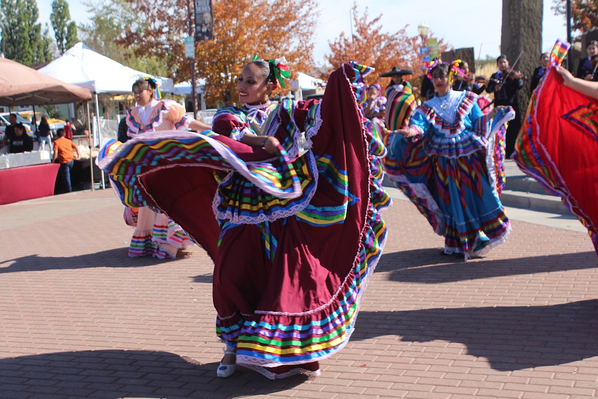 Dancers with Corazon de Mexico put on a colorful show.