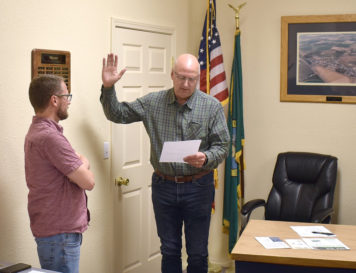 Royal City Finance Director Shilo Christensen, left, administers the oath of office to newly-appointed Mayor Michael Christensen.