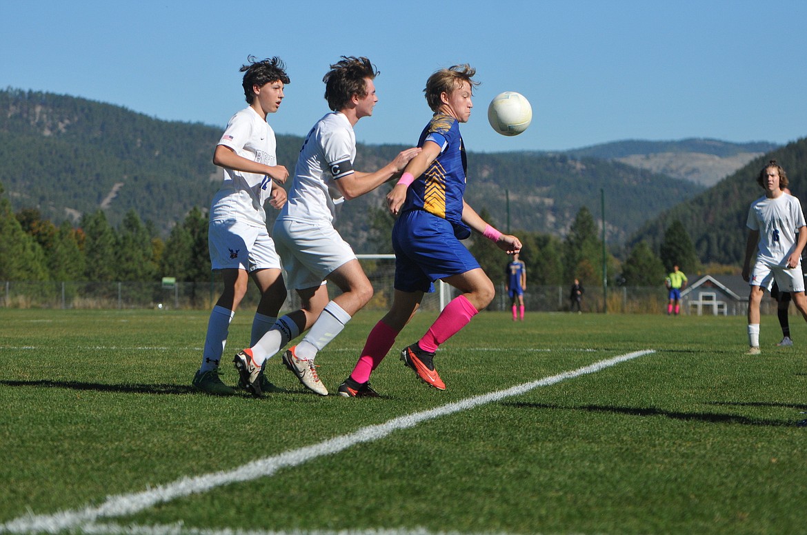 Libby's Carter Benjamin competes against Bigfork on Saturday, Oct. 7. (Hannah Chumley/The Western News)