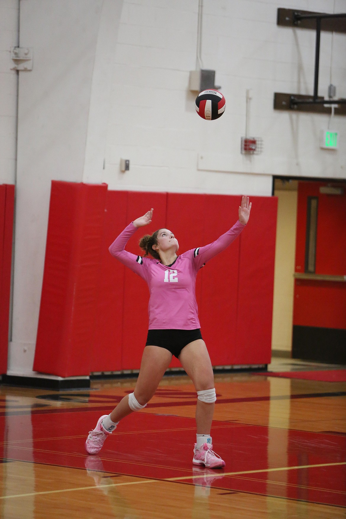 Lind-Ritzville/Sprague sophomore Saige Galbreath (12) serves the ball against Reardan.