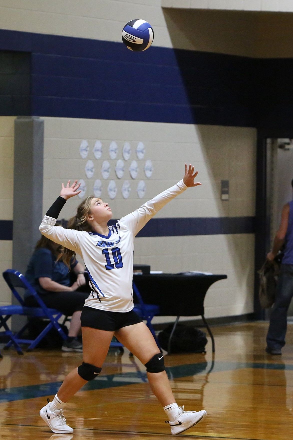 Soap Lake sophomore Liana Sushik serves the ball against Cascade Christian on Sept. 19.