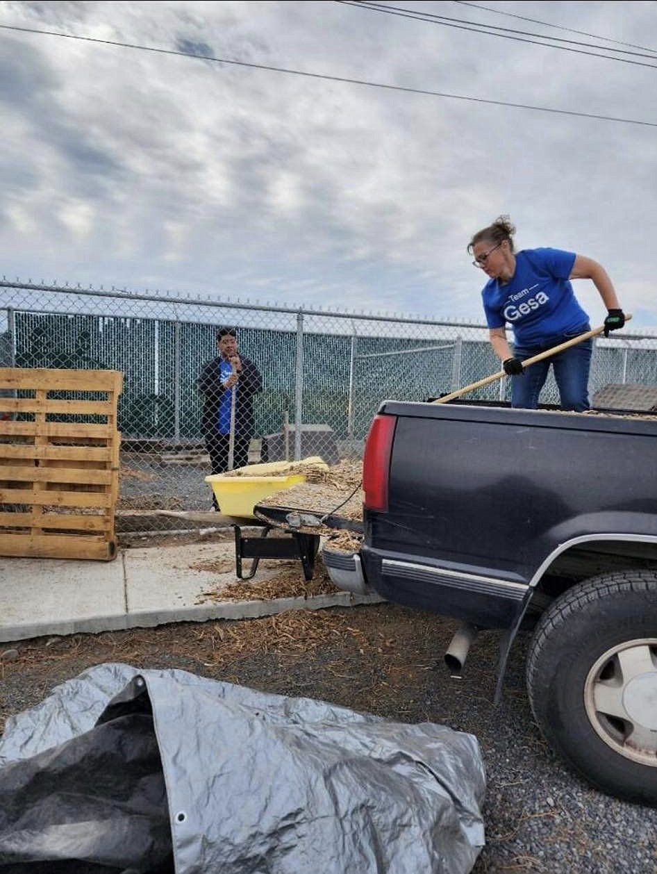 The facility at Grant County Animal Outreach is a bit of an antique and in need of any maintenance assistance it can get. Gesa employees were able to help out with that issue during their visit to the shelter to volunteer.