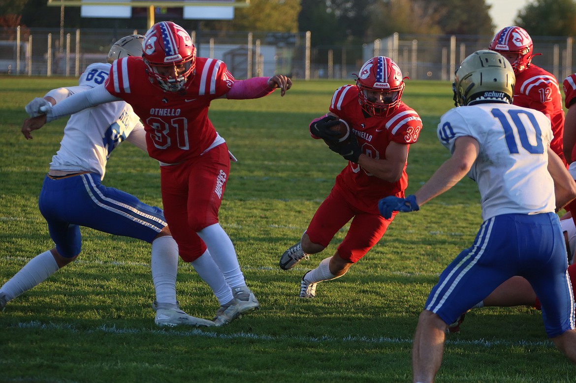 Othello sophomore Gavin Carl (38) runs into the end zone for a touchdown.