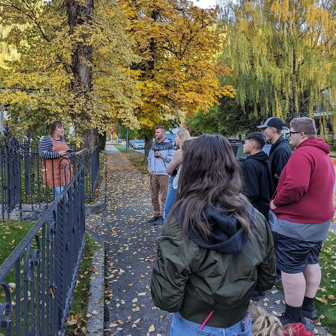 Sarah Murphy takes ninth grade students from Wallace Jr./Sr. High School on a tour of a home during an excursion for their local history class.