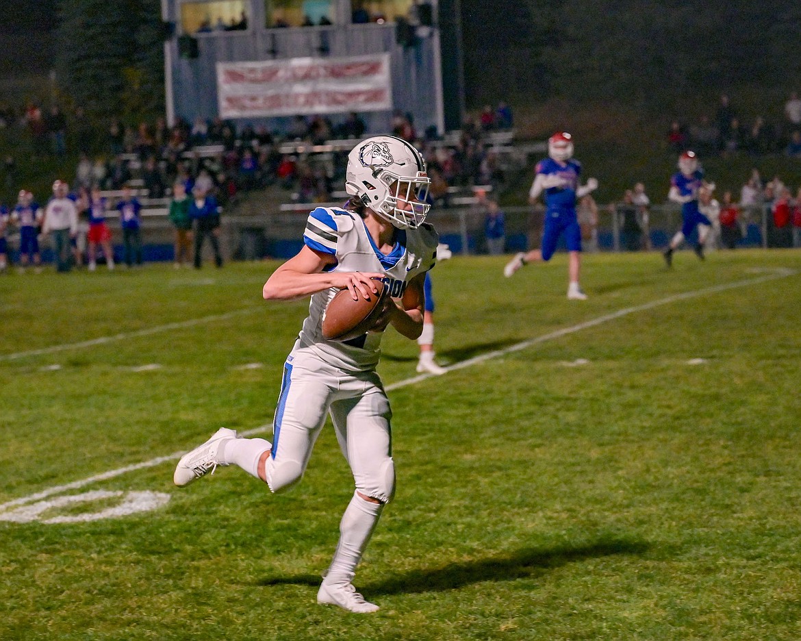 Mission's Lex Lafrombois sprints toward the endzone in last Friday's game against Superior. (Christa Umphrey photo)