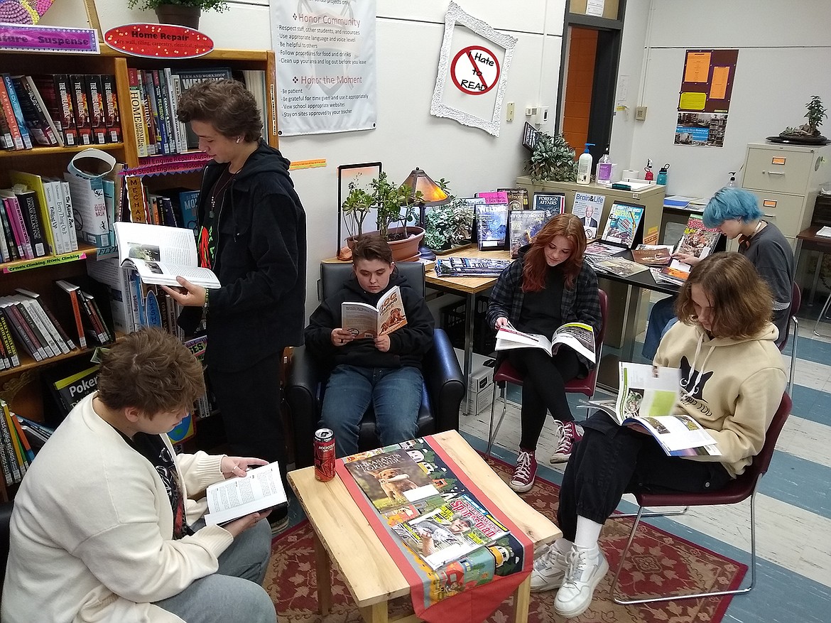 Flathead High School students check out the writing center's new "I Hate to Read" section of books and magazines. (Photo by Tracey Johnson)