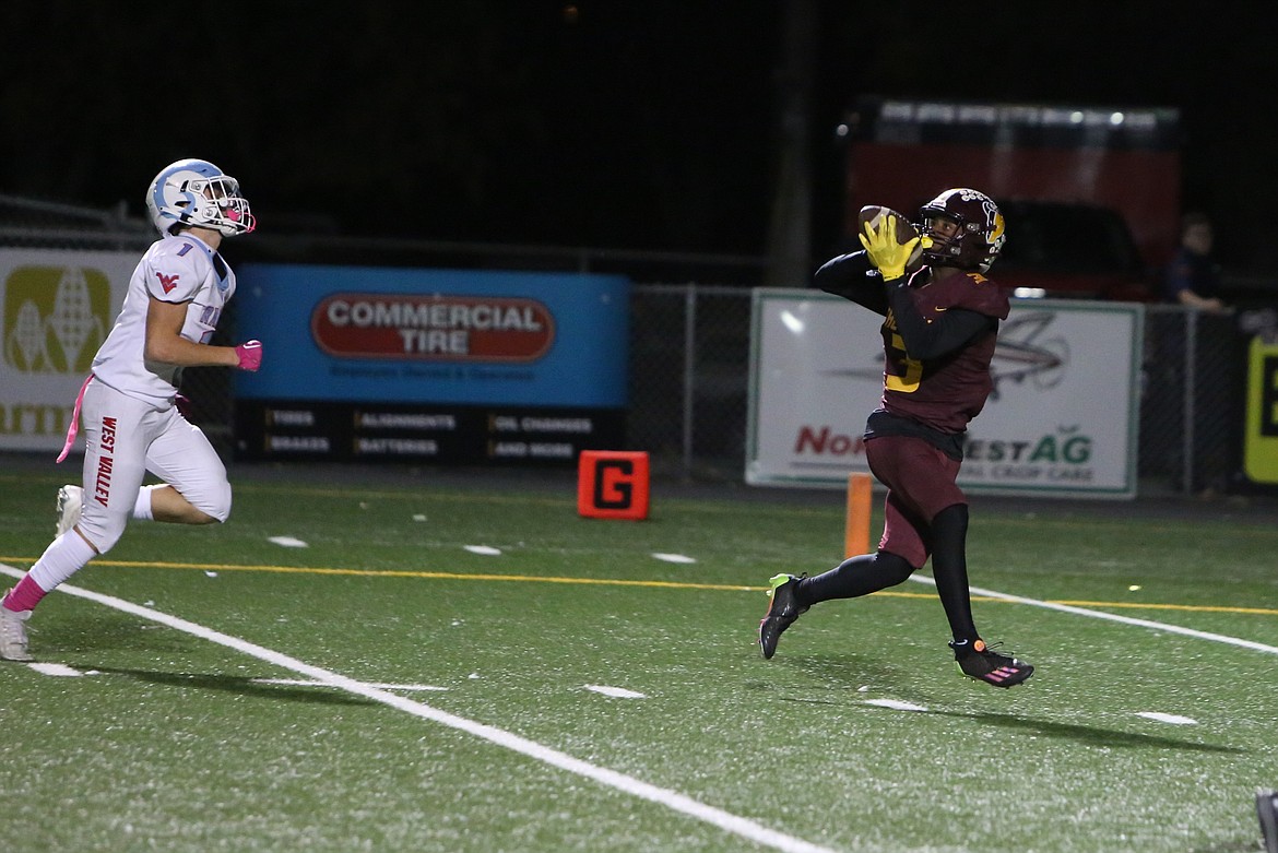 Moses Lake senior Joel Middleton, right, catches a touchdown in the second half against West Valley (Yakima).