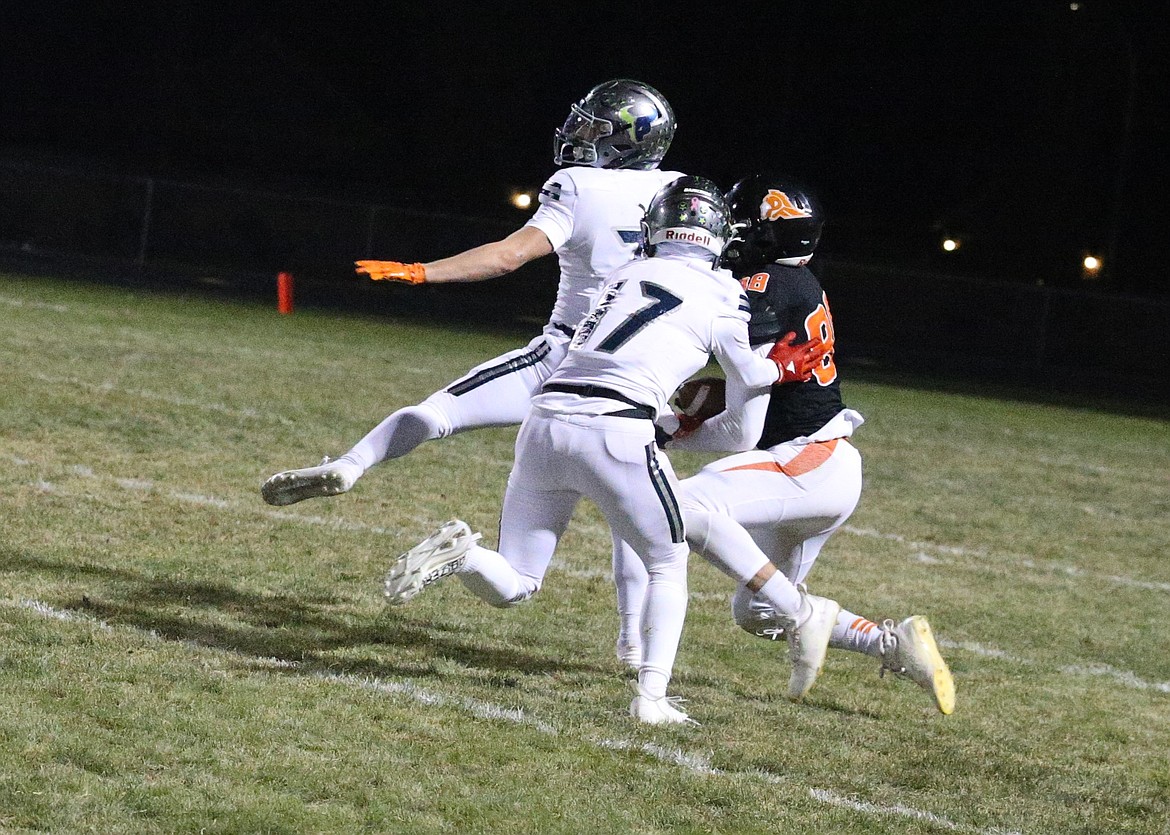 JASON ELLIOTT/Press
Post Falls senior wide receiver Alexander Shields brings in a catch between two Mountain View defenders during Friday's state 5A football playoff game at Trojan Stadium.