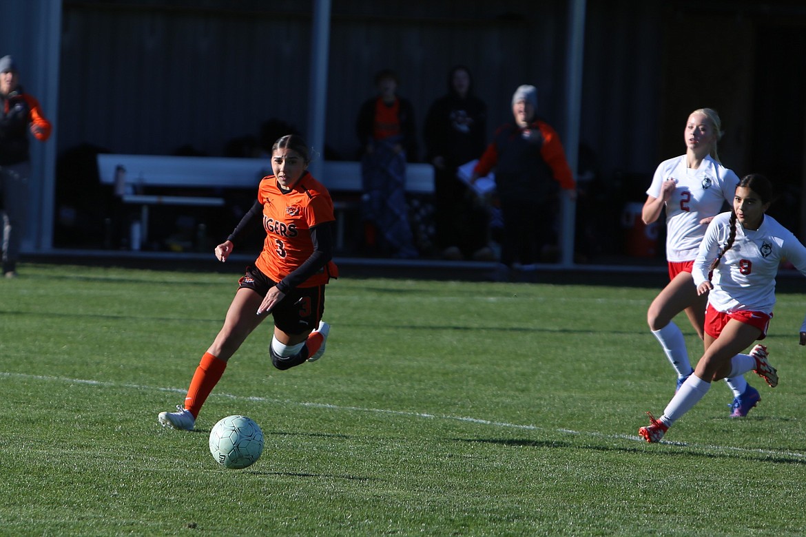 Ephrata senior Aliya Avila (3) makes a run toward the Othello net in the second overtime period against the Huskies.