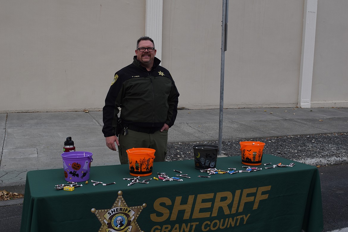 Grant County Sheriff’s Office Chief Deputy Beau Lamens manned the GCSO table on his own at first, then was joined by Sheriff Joe Kriete. Despite the editor of the Columbia Basin Herald reporting that costumed children had taken off with all the peanut butter cups at the paper’s table, no case was opened to investigate the mischievous candy culprits.