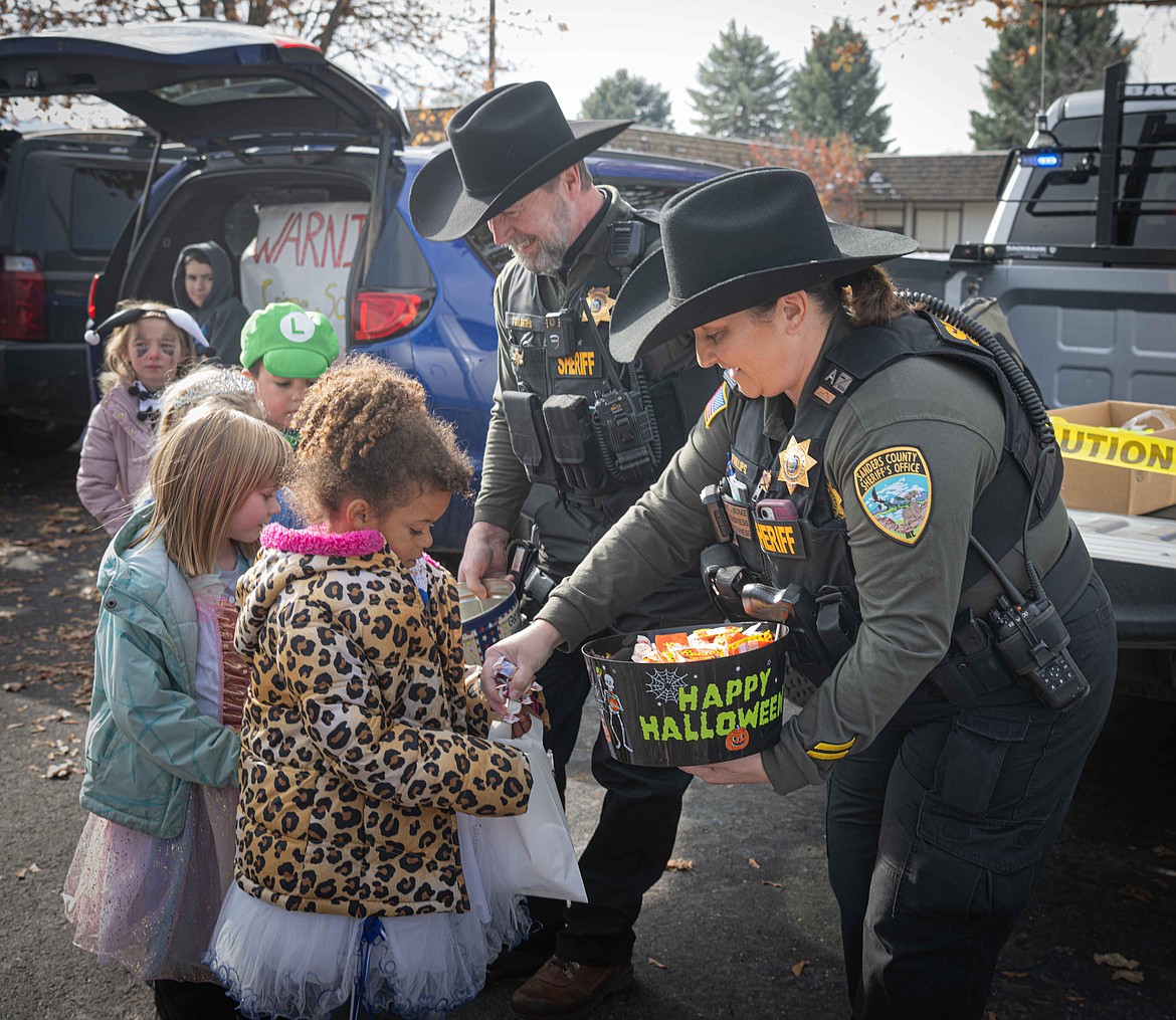Sheriff Shawn Fielders and detective April Phillips hand out candy during the Plains Trunk or Treat event. (Tracy Scott/Valley Press)