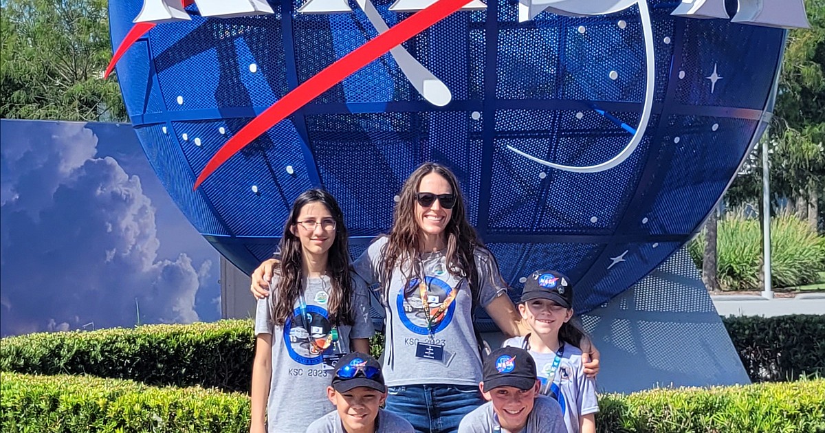 Students 'go back to the moon'