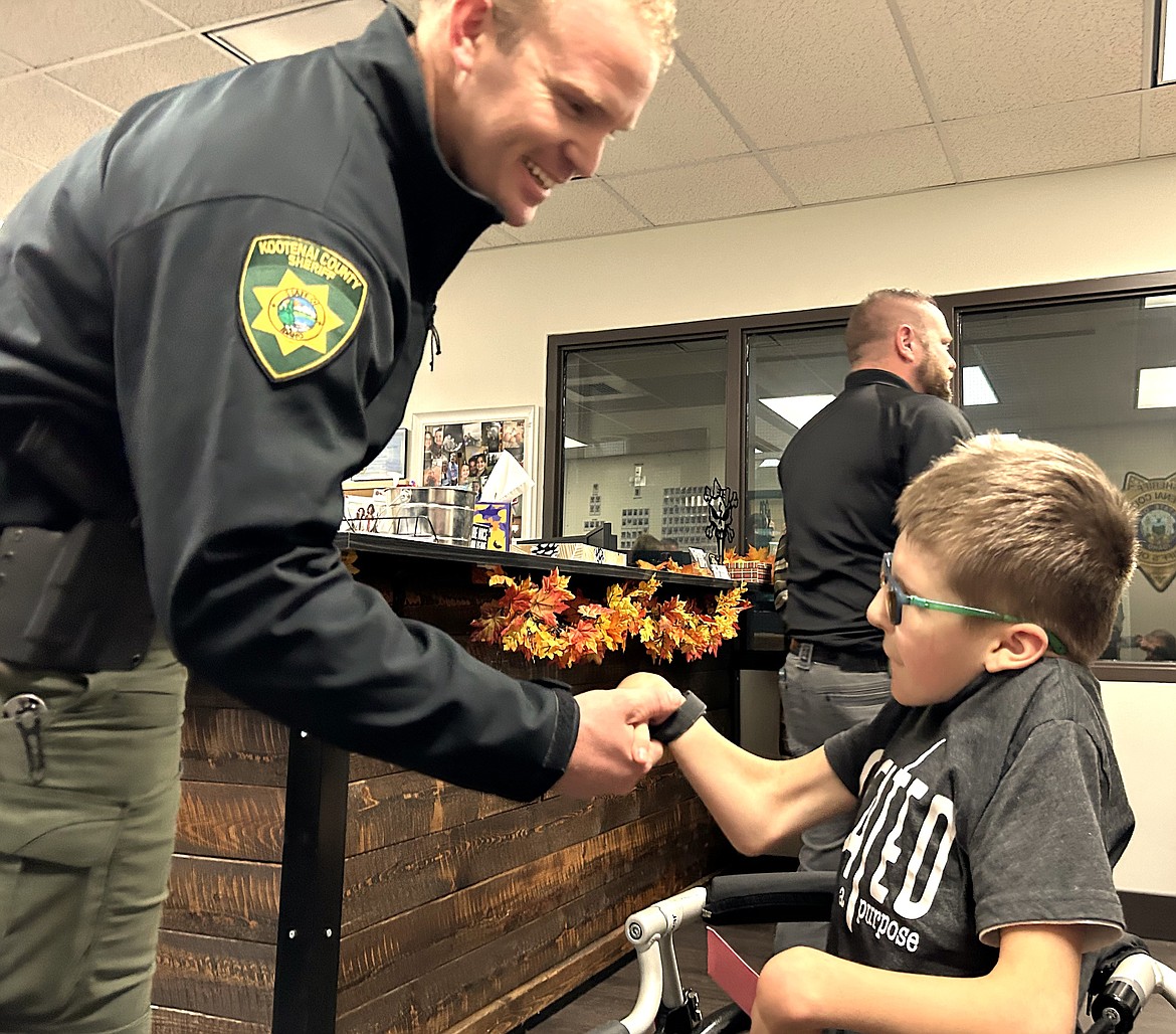 KCSO Lt. Justin Arts shakes Edward Vawter's hand Tuesday.