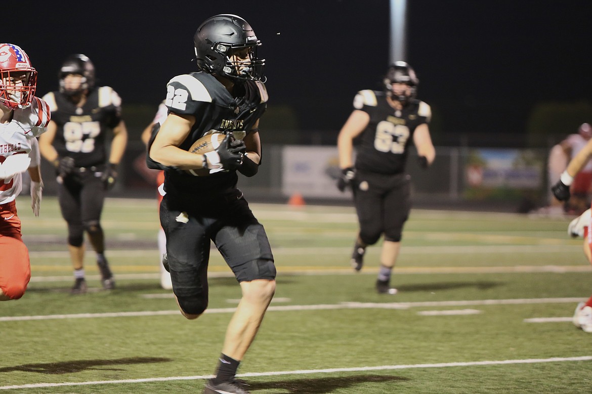 Royal junior Ethan Ellis (22) carries the ball against Othello on Sept. 8. Ellis returned to the field Friday night after missing the last eight games with an injury, rushing for 82 yards on eight carries.